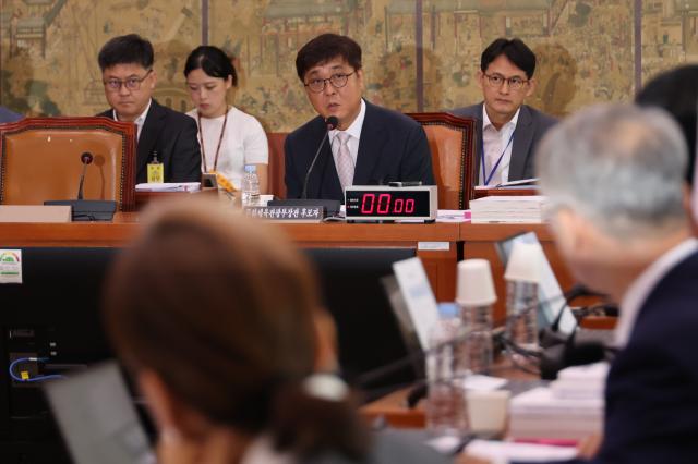 최휘영 문체부 장관 후보자 AI로 K-컬처 300조 시대 열겠다...바다이야기 수혜 의혹엔 반박