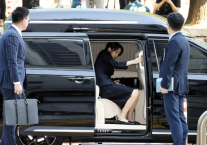 이봉관 서희건설 회장 6000만원 목걸이 김건희 여사에 전달…진품 바꿔치기 의혹 급부상