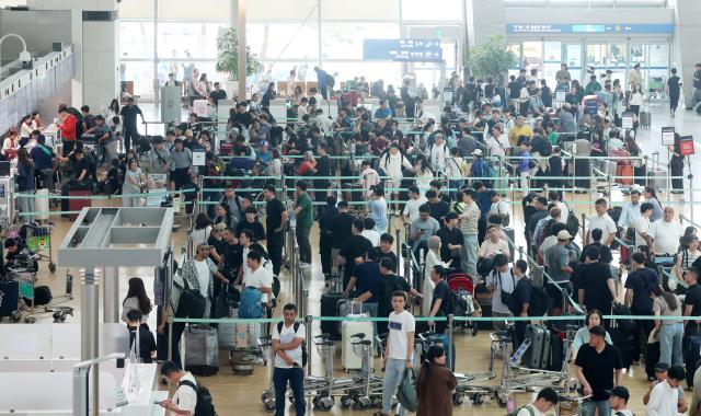 인천공항 1터미널 리모델링에 3조…개항 공사비의 두 배, 새로 짓는 게 낫다
