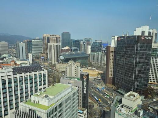 美国关税重击韩企利润 半数中坚上市企业业绩跳水