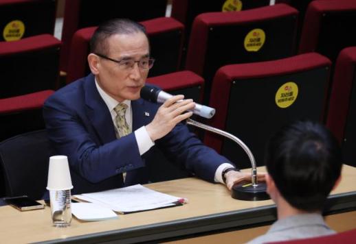 韩国国家安保室长魏圣洛召开记者会