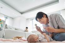 은행권, 눈치 휴직 사라진다…육아휴직 잘 쓴 아빠는 신한
