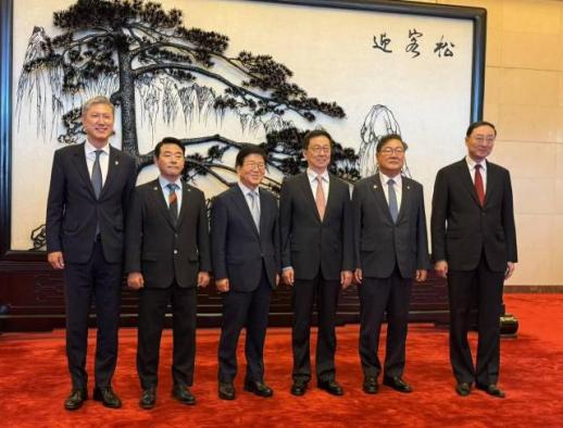 总统特使团在北京会见中国国家副主席韩正