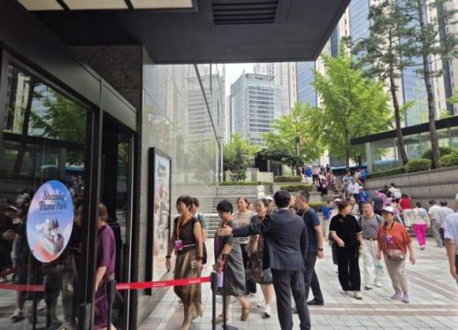 中国奖励旅游团重启赴韩 新世界免税店喜迎消费热潮