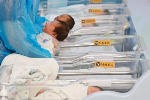 韩国公布五年财政蓝图 大幅扩增儿童津贴与老人就业岗位