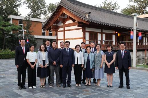 禹元植在北京会见抗日独立运动家后人