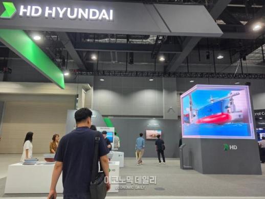 반복적인 일은 로봇이…HD현대, 산업용 로봇 선봬