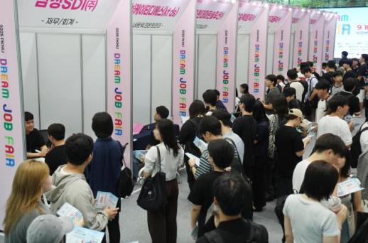 韩国青年就业形势持续恶化 有工作经验者同受冲击