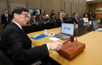 금통위원 금리 내리면 가계부채 불안 커…동결해야