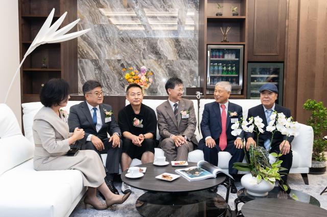 [데일리 뱅킹 브리프] NH농협은행, 프리미엄 자산관리 공간 오픈…상담부터 문화 경험까지 차별화 外