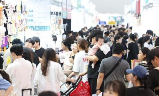 韩国男性公务员育儿假使用率不足四成 薪酬与社会观念成阻碍