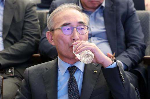 KT, 또 드러난 보안 구멍…서버 해킹 6건 추가 신고에 입장 또 번복