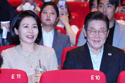 李在明夫妇出席釜山国际电影节