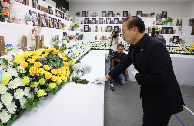 항철위 조사 불신 유가족에…김윤덕 국토부 장관 항철위 중단 검토