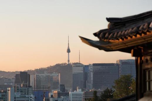 跟着《K-POP：猎魔女团》打卡 N首尔塔迎游客热潮