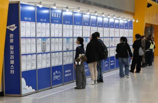 韩国70岁以上人口首超20多岁 经济活力面临严峻挑战