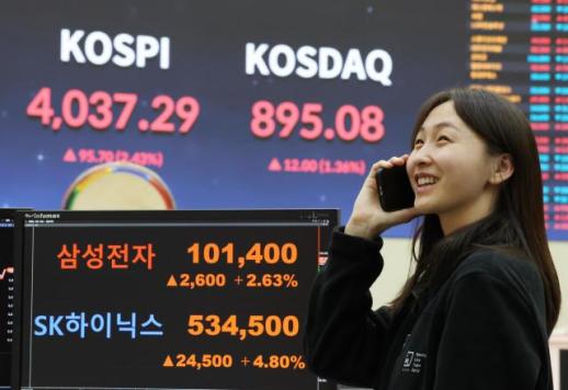 李在镕就任会长三周年 三星电子股价史上首破10万韩元