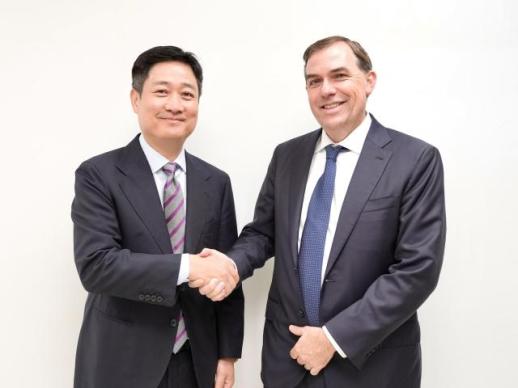 홍범식 LG유플러스 대표, 경주 APEC서 AWS CEO와 회동…AI·클라우드 협력 가속화