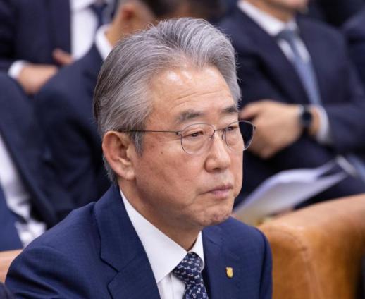 경찰, 뇌물수수 혐의 강호동 농협중앙회장 출국금지