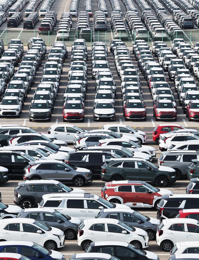 완성차 5사 10월 67만대 판매…6개월만에 마이너스 전환