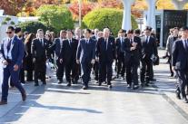 이중근 부영그룹 회장, 유엔 참전용사 추모식서 국민대표 헌화