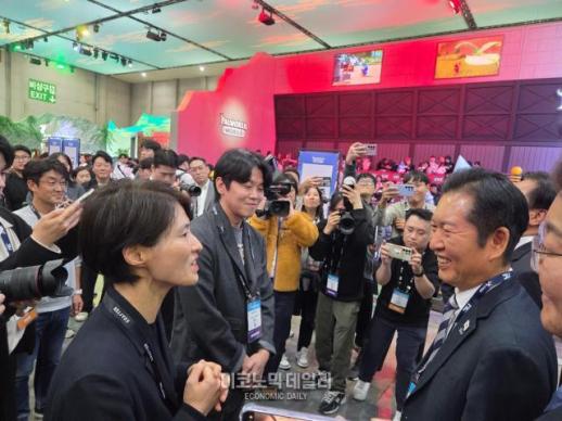 [지스타2025] 정청래 대표, 지스타서 게임산업법 개정 약속…업계 세제 혜택 등 실질 지원 절실