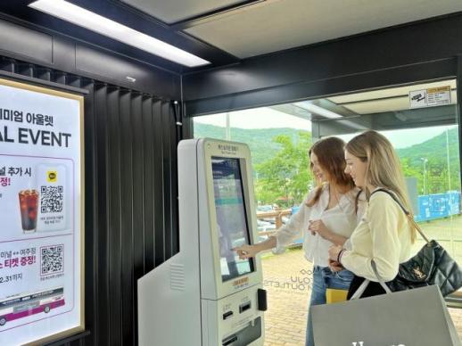 郊区奥特莱斯成外籍游客新宠 韩国巴士一日游需求激增