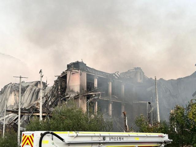 천안 패션물류센터 화재 진화…이랜드 대체 물류 가동, 정상화 총력