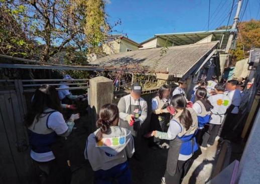 교촌에프앤비, 전주 낙수정마을서 치킨·연탄 나눔