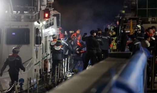 触礁客轮全员获救无人员伤亡