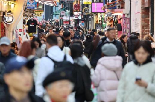 免签政策红利显现 明洞商圈迎来消费热潮