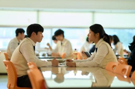 【亚洲人之声】《世界的主人》票房口碑双收 青春叙事映照跨文化共鸣