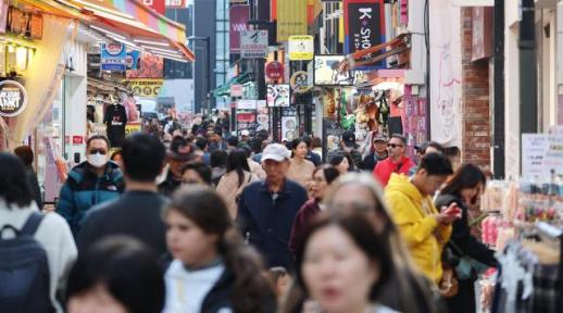 관세 불확실성 걷히자 소비심리 반등…8년 만에 최고 수준