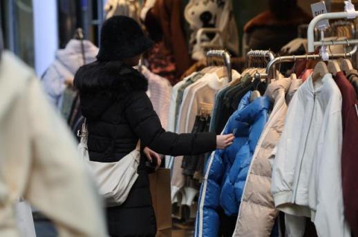 经济低迷叠加汇率波动 韩国服装业面临进口成本压力