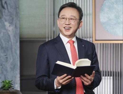 정상혁號 신한은행, 국내외 고른 성장…진옥동 연임 대세론 속 존재감 부상