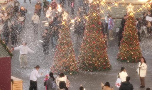 釜山电影殿堂上演整点雪花秀