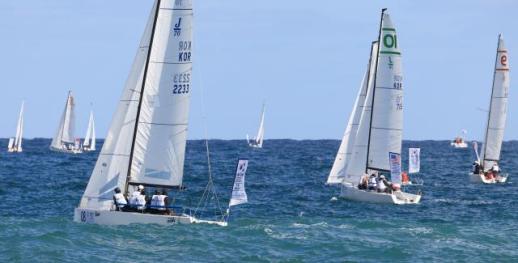 首届济州杯国际游艇大会举行