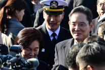 이재용 삼성전자 회장, 장남 지호씨 해군 소위 임관식 참석…홍라희·이서현 동행