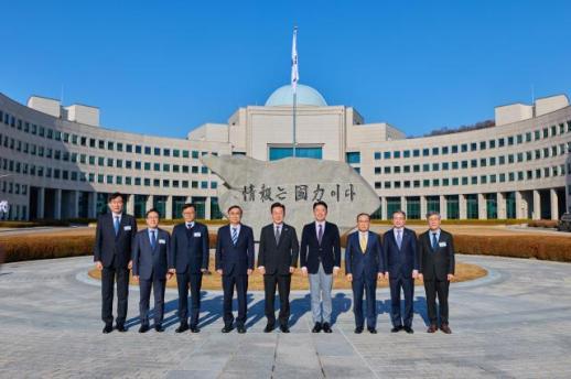 李在明就任总统后首访国情院