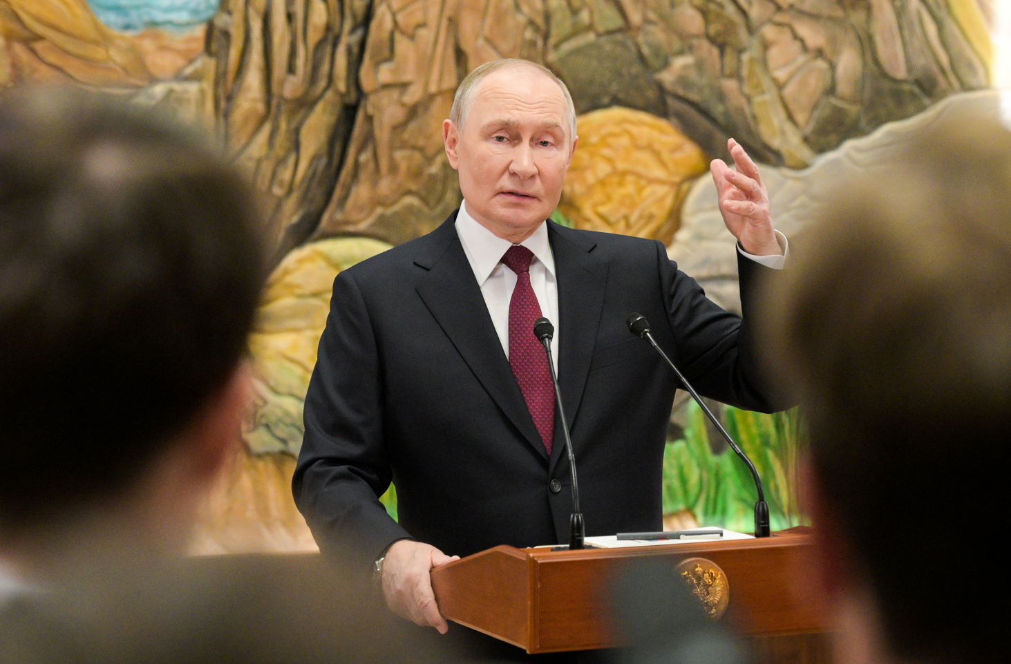 푸틴 러시아 대통령 우크라이나 철군하면 전투 멈출 것