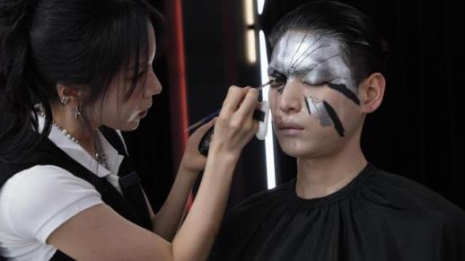 韩国美妆综艺风靡全球 企业借势开拓国际市场