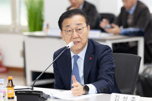 1기 신도시 선도지구 찾은 김윤덕 장관…사업기간 획기적으로 단축할 것