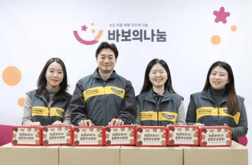 KB캐피탈, 연말 맞아 장애인 거주 시설에 쿠키 선물 세트 전달