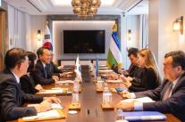 진옥동 신한금융 회장, 우즈베키스탄 사절단과 미래 협력 확대 논의