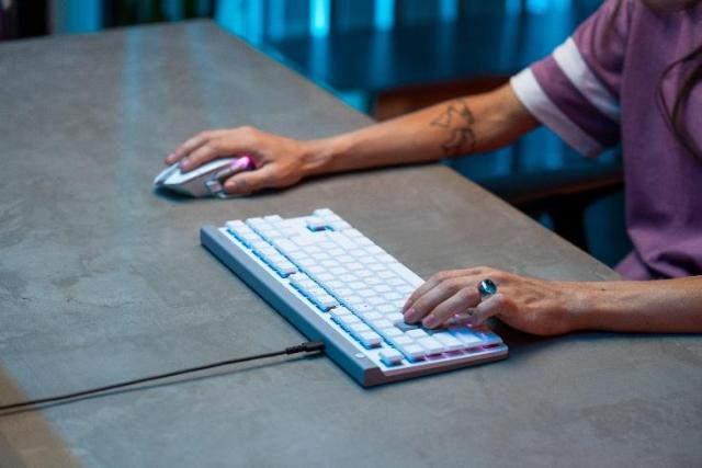 수고한 나에게... 연말 선물로 뜨는 감성·실용 IT 기기 3선