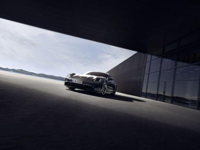 포르쉐코리아, 4·4S 구성 타이칸 블랙 에디션 고객 인도 개시