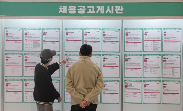 불황 장기화에 채용 급브레이크…건설업계, 임원·중간 허리 줄였다