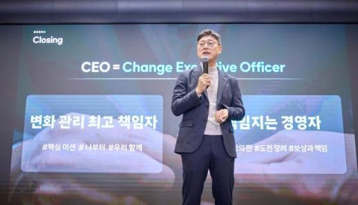정재헌 SKT CEO, 첫 타운홀서 전사 혁신 선언…AI·MNO 투트랙 강화