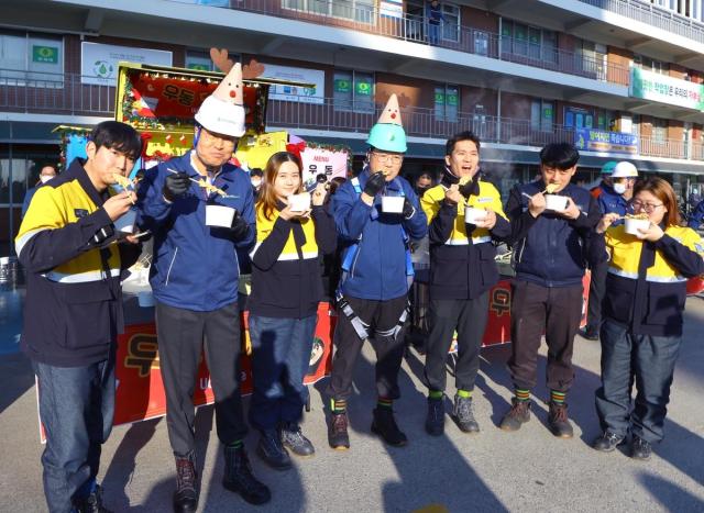 HD현대중공업, 혹한기 생산현장에 우동 간식차 운영