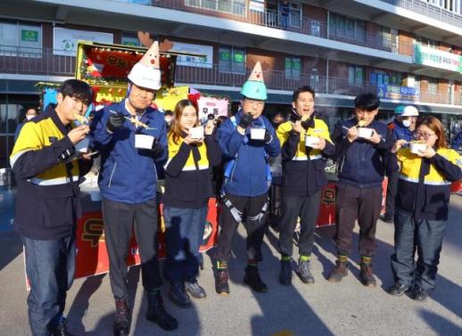 HD현대중공업, 혹한기 생산현장에 우동 간식차 운영